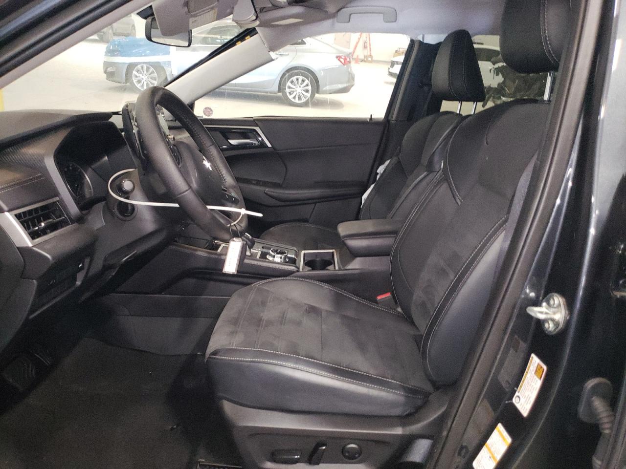 MITSUBISHI OUTLANDER SE