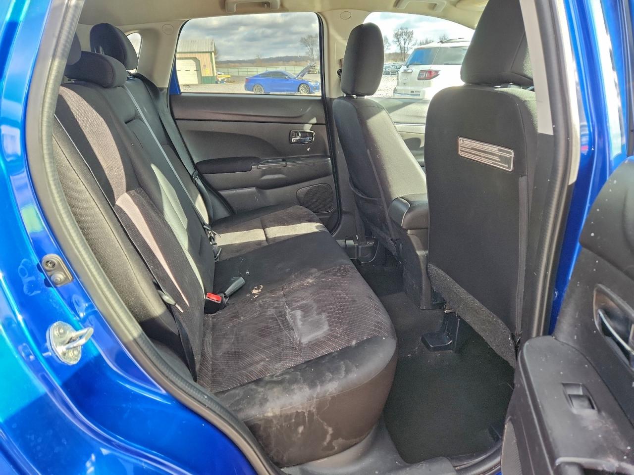 MITSUBISHI OUTLANDER SE