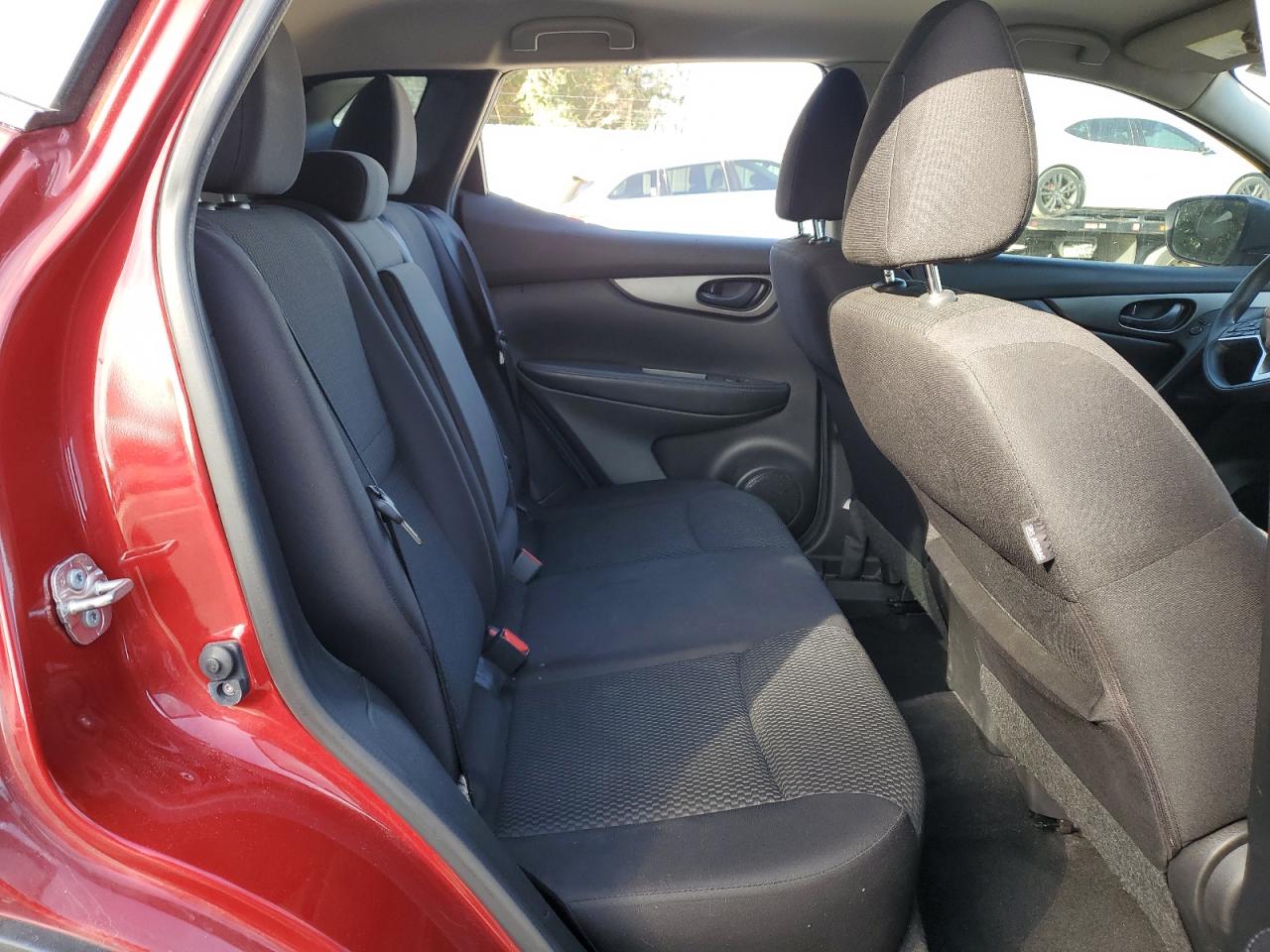 NISSAN ROGUE SPORT S