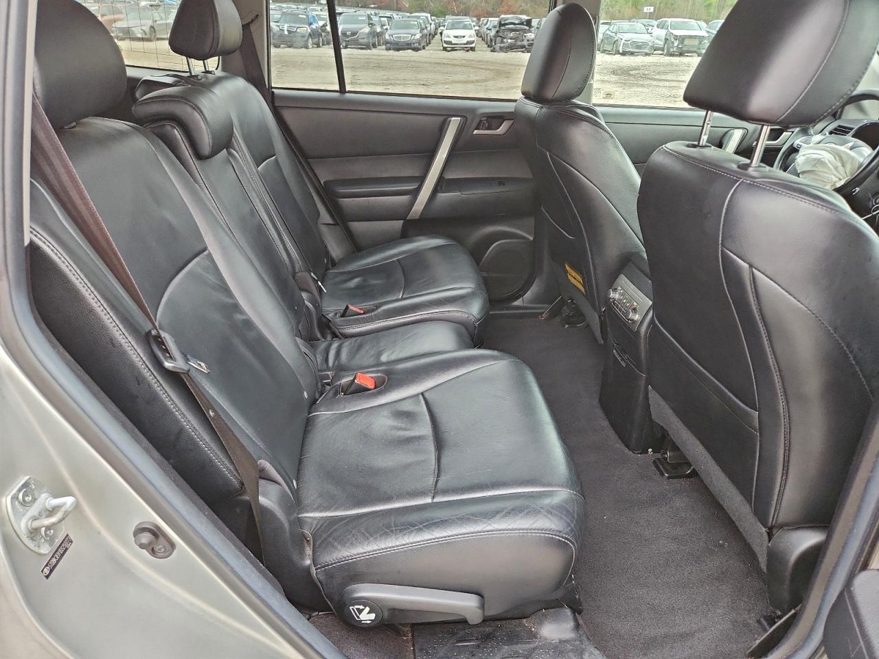 TOYOTA HIGHLANDER BASE