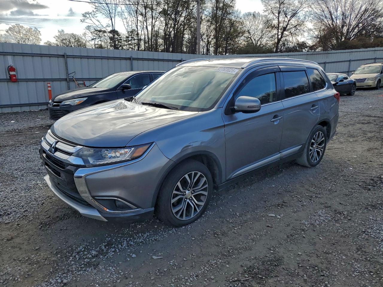 MITSUBISHI OUTLANDER SE
