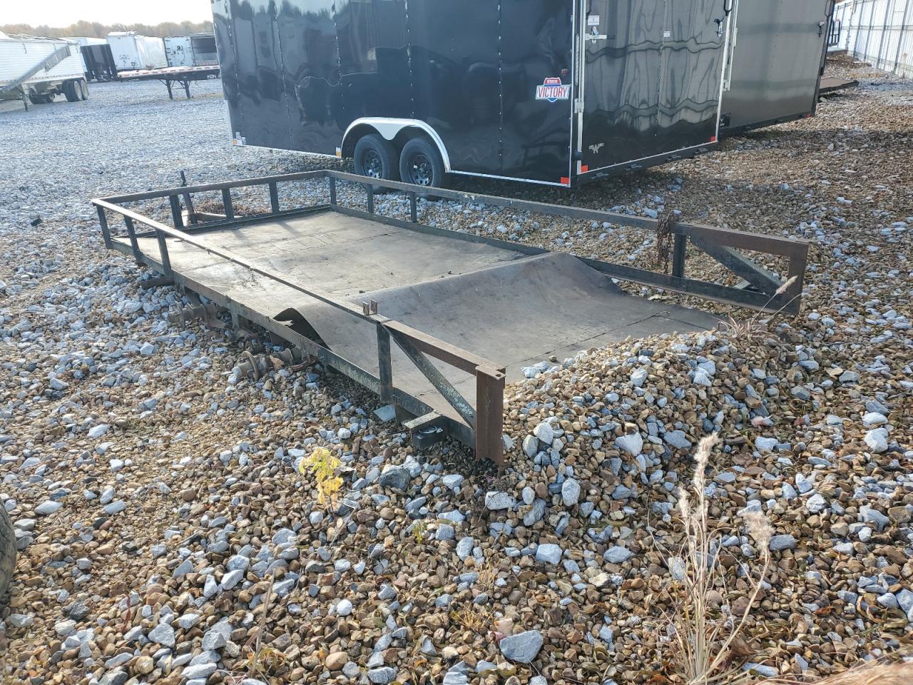 Lot #3305619716 2000 UTILITY TRAILER