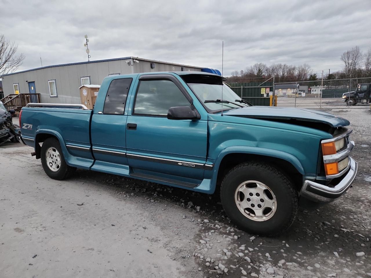 Lot #3301970467 1997 CHEVROLET GMT-400 K1