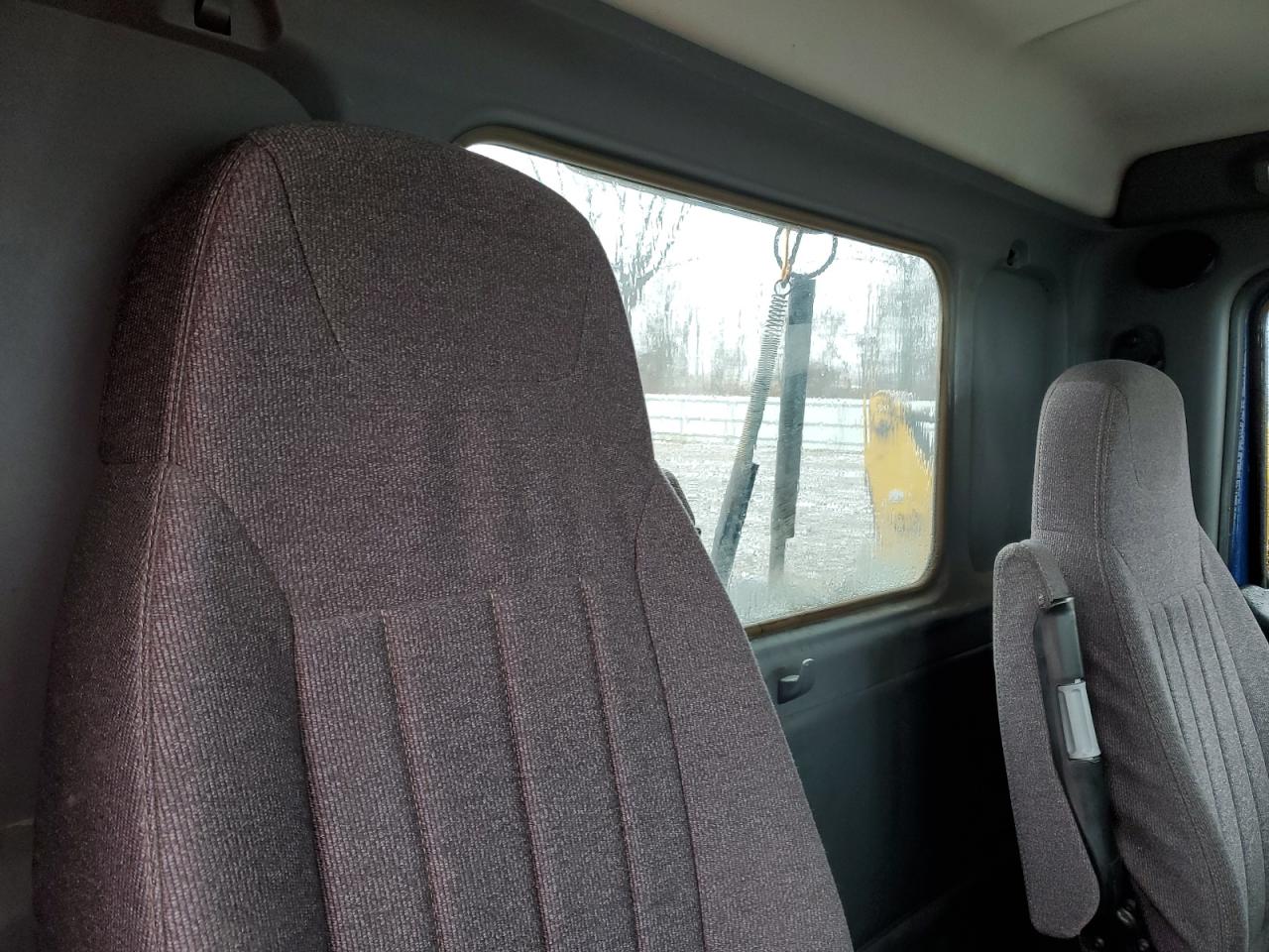 Lot #3287411364 2017 PETERBILT 579