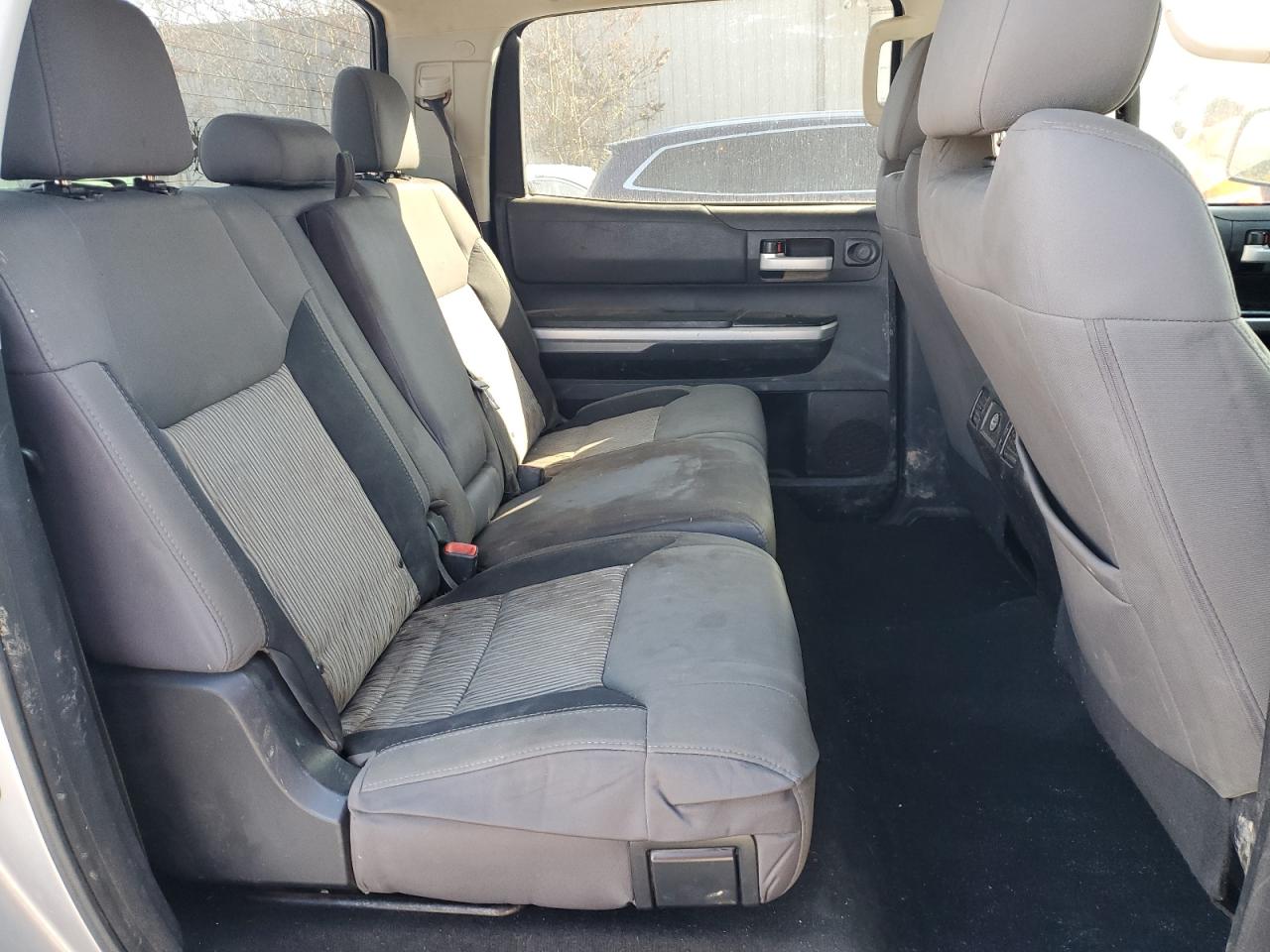 TOYOTA TUNDRA CREWMAX SR5