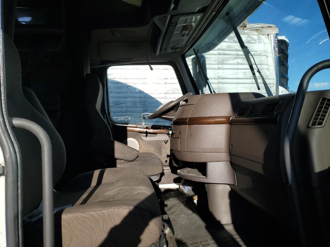 Lot #3286923219 2018 VOLVO VNL