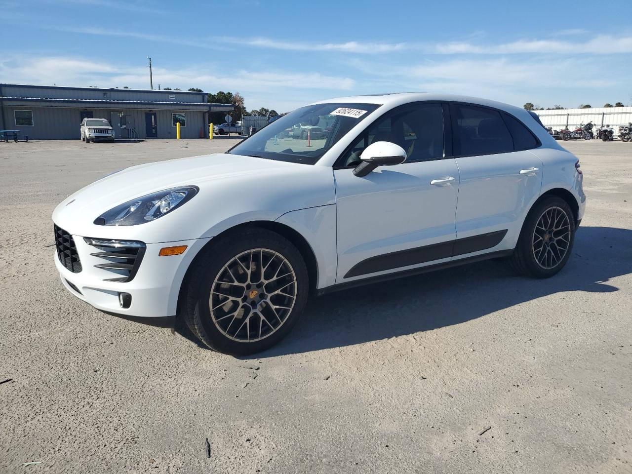 PORSCHE MACAN