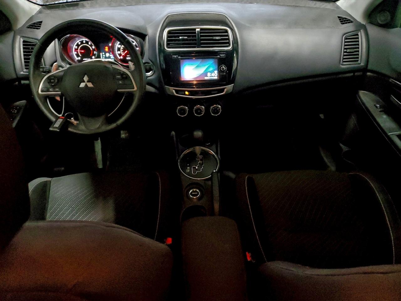 MITSUBISHI OUTLANDER SE