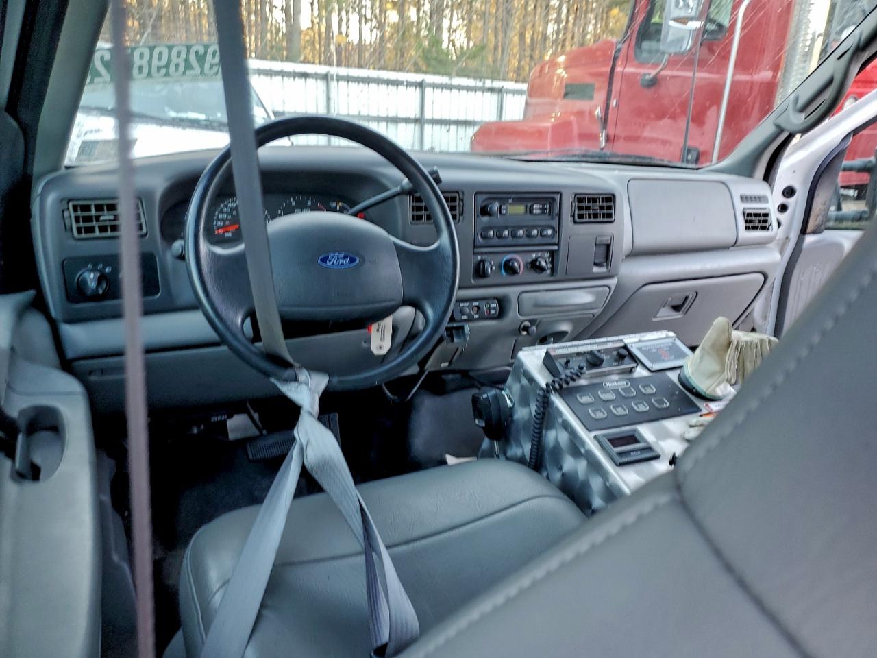 Lot #3309271620 2002 FORD F550