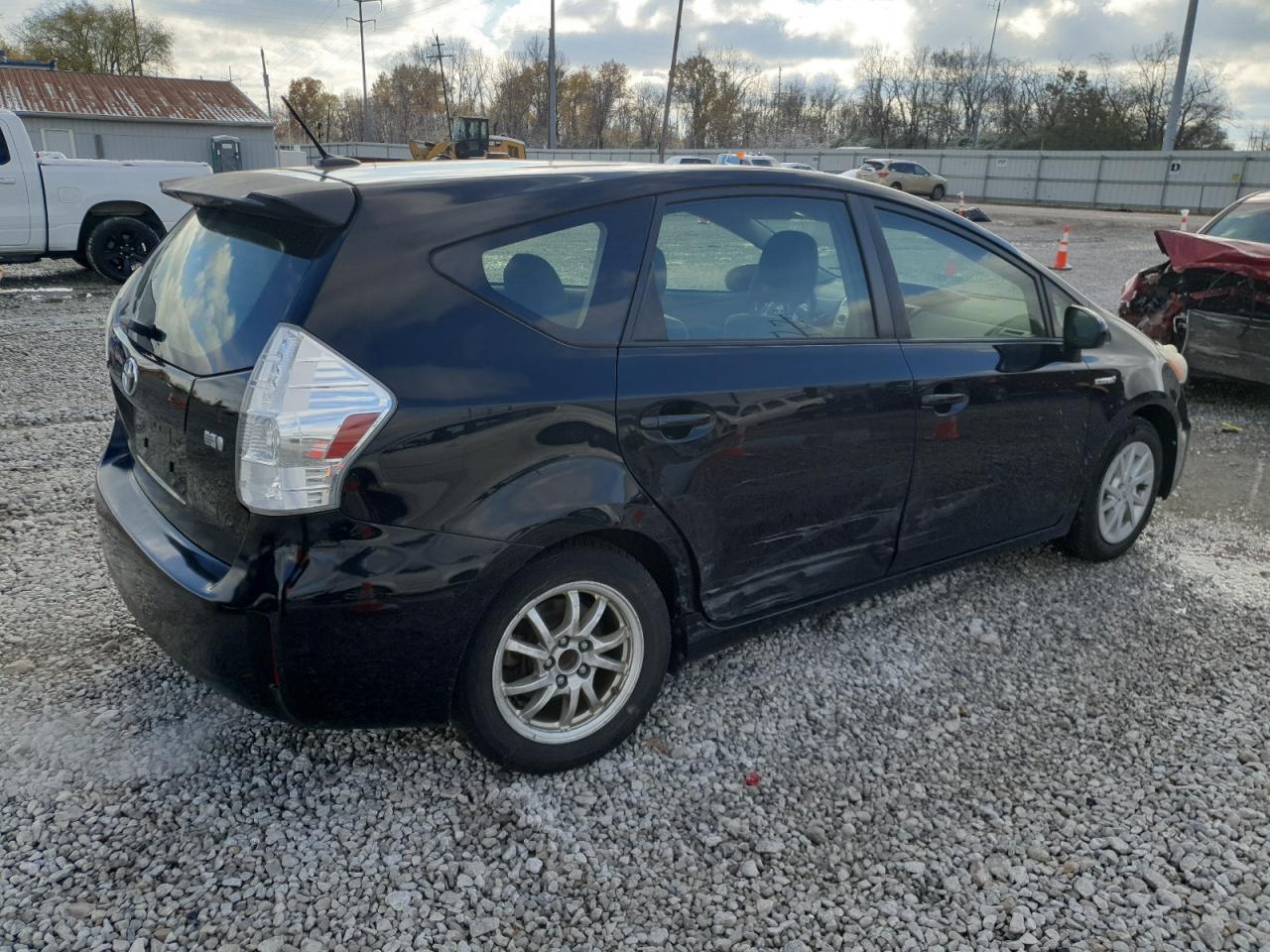 TOYOTA PRIUS V