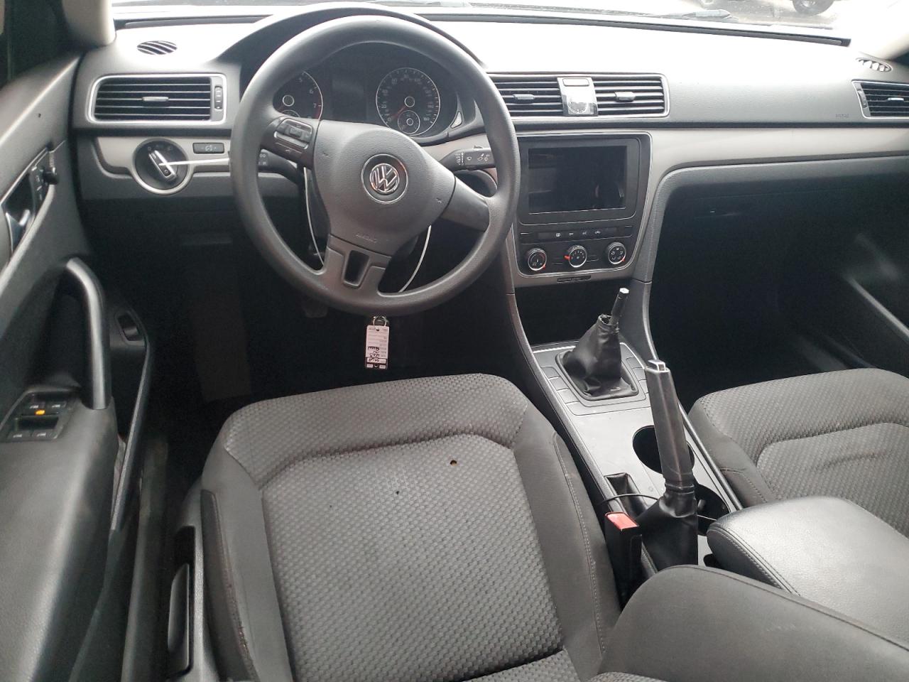 VOLKSWAGEN PASSAT S