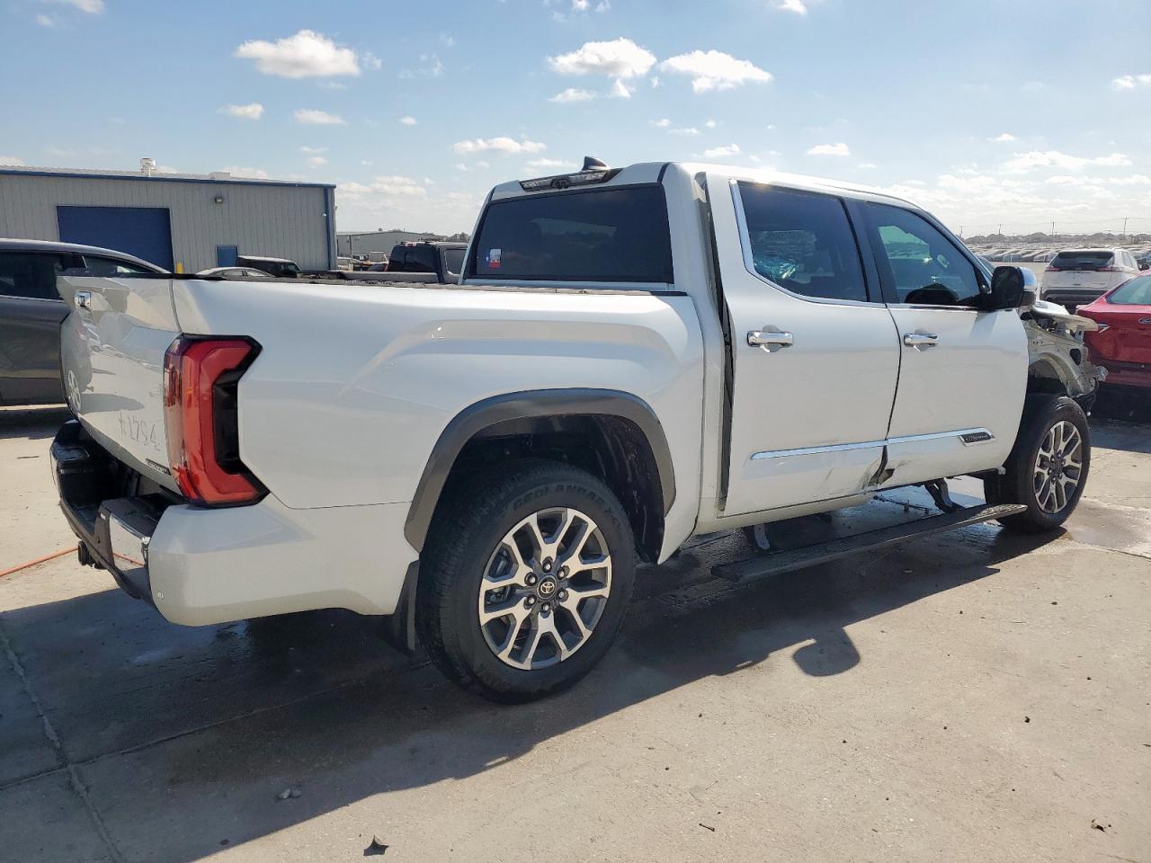TOYOTA TUNDRA CREWMAX PLATINUM