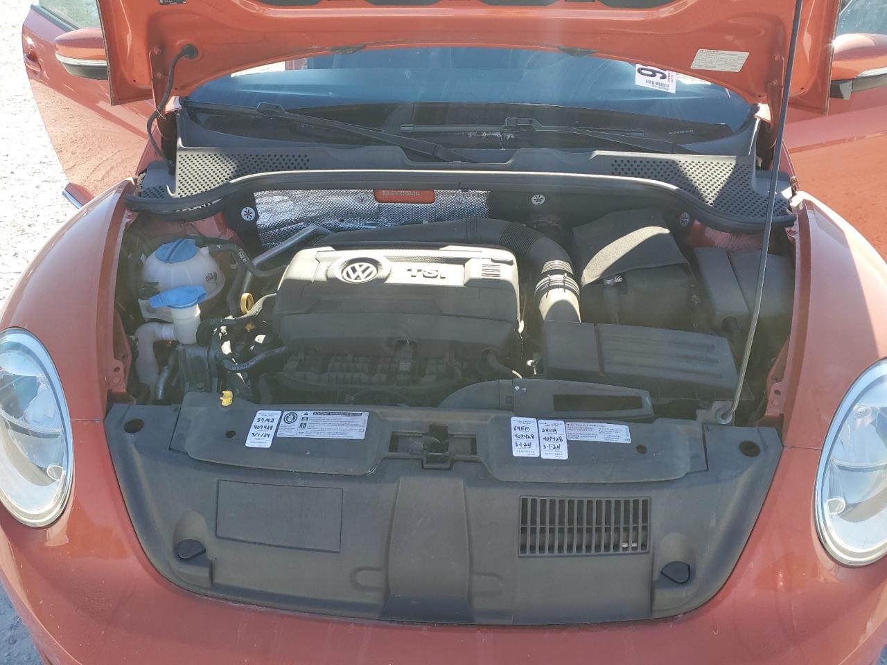 VOLKSWAGEN BEETLE SE