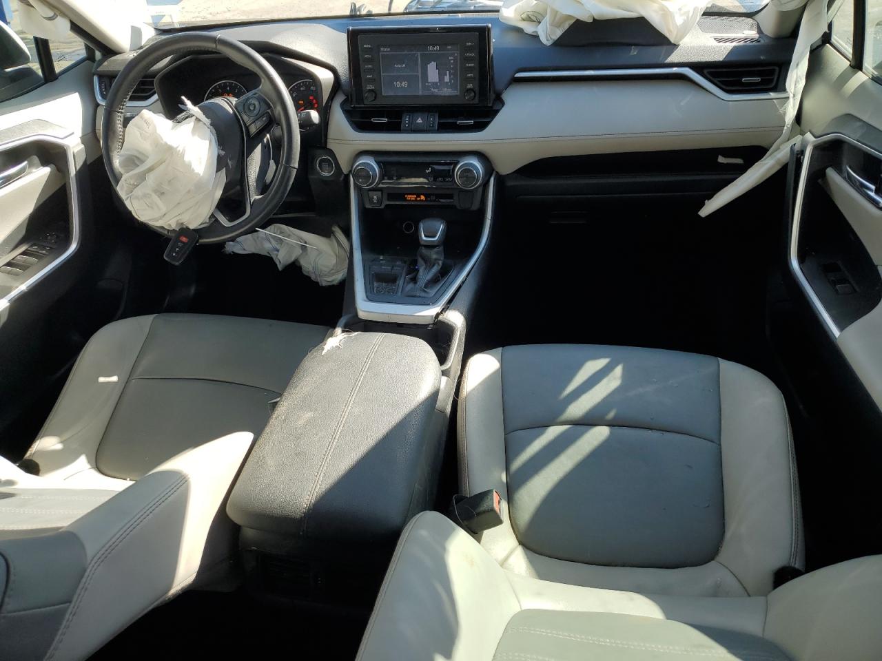 TOYOTA RAV4 XLE PREMIUM