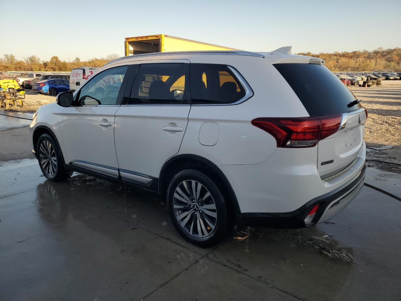 MITSUBISHI OUTLANDER SE