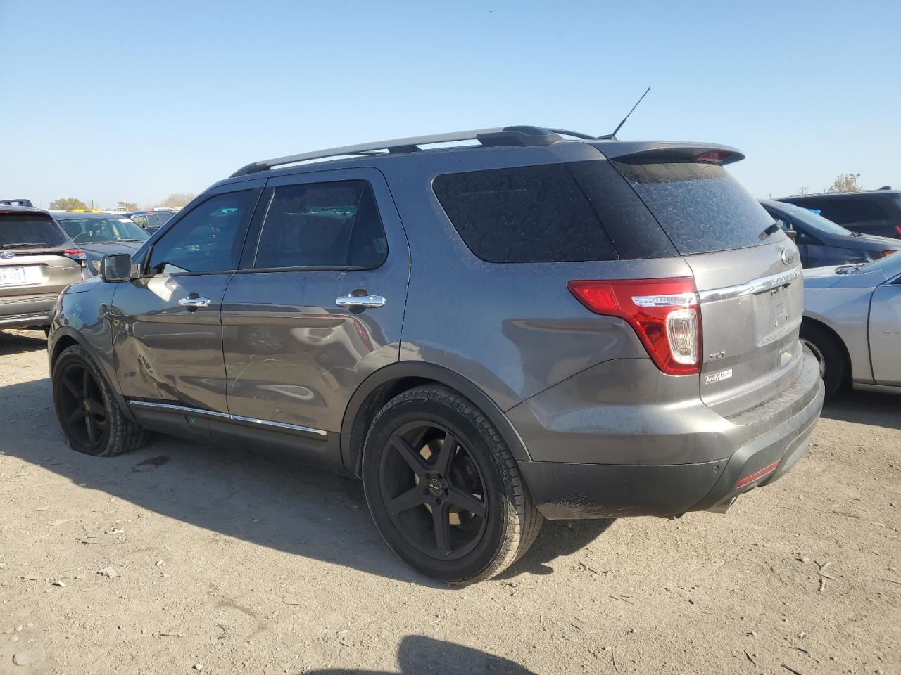 FORD EXPLORER XLT