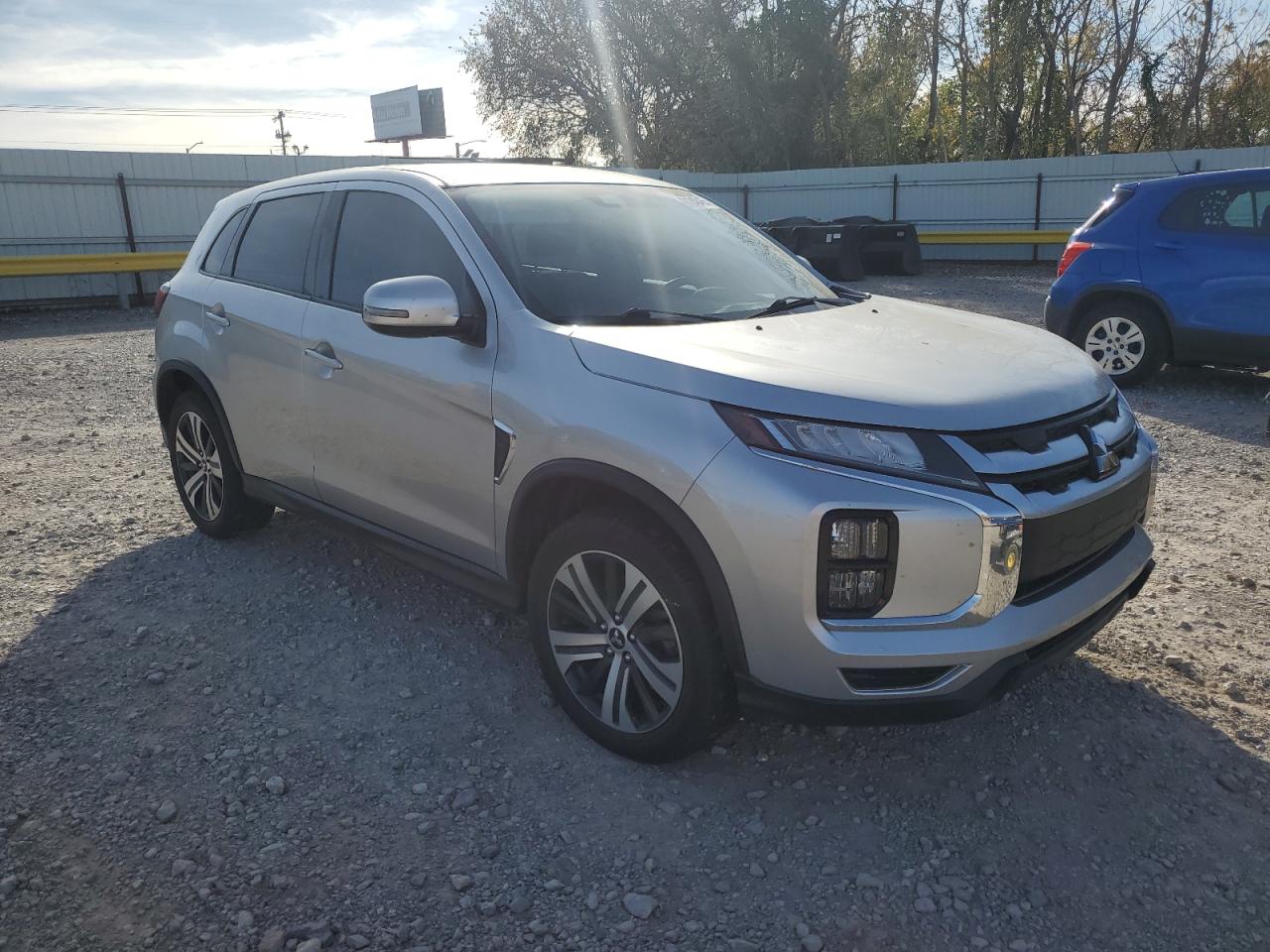 MITSUBISHI OUTLANDER SE