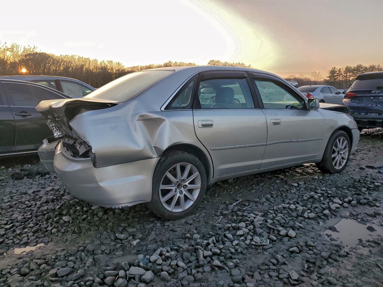 Lot #3302868971 2004 TOYOTA AVALON XL