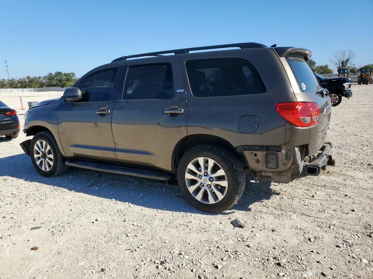 TOYOTA SEQUOIA SR5