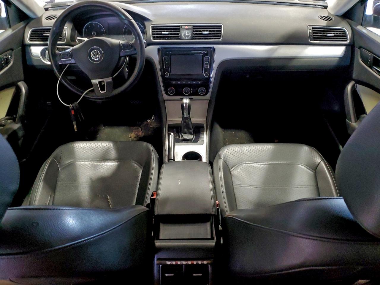 VOLKSWAGEN PASSAT SE