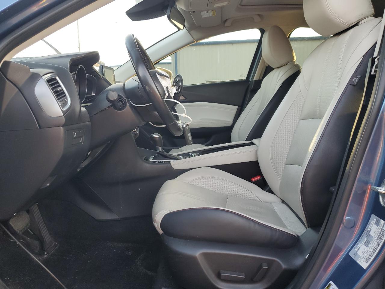 MAZDA 3 GRAND TOURING