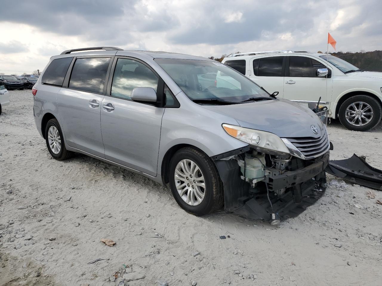 TOYOTA SIENNA XLE