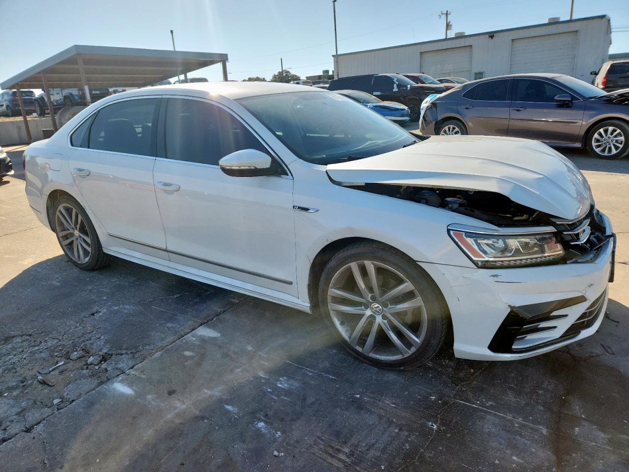 VOLKSWAGEN PASSAT R-LINE