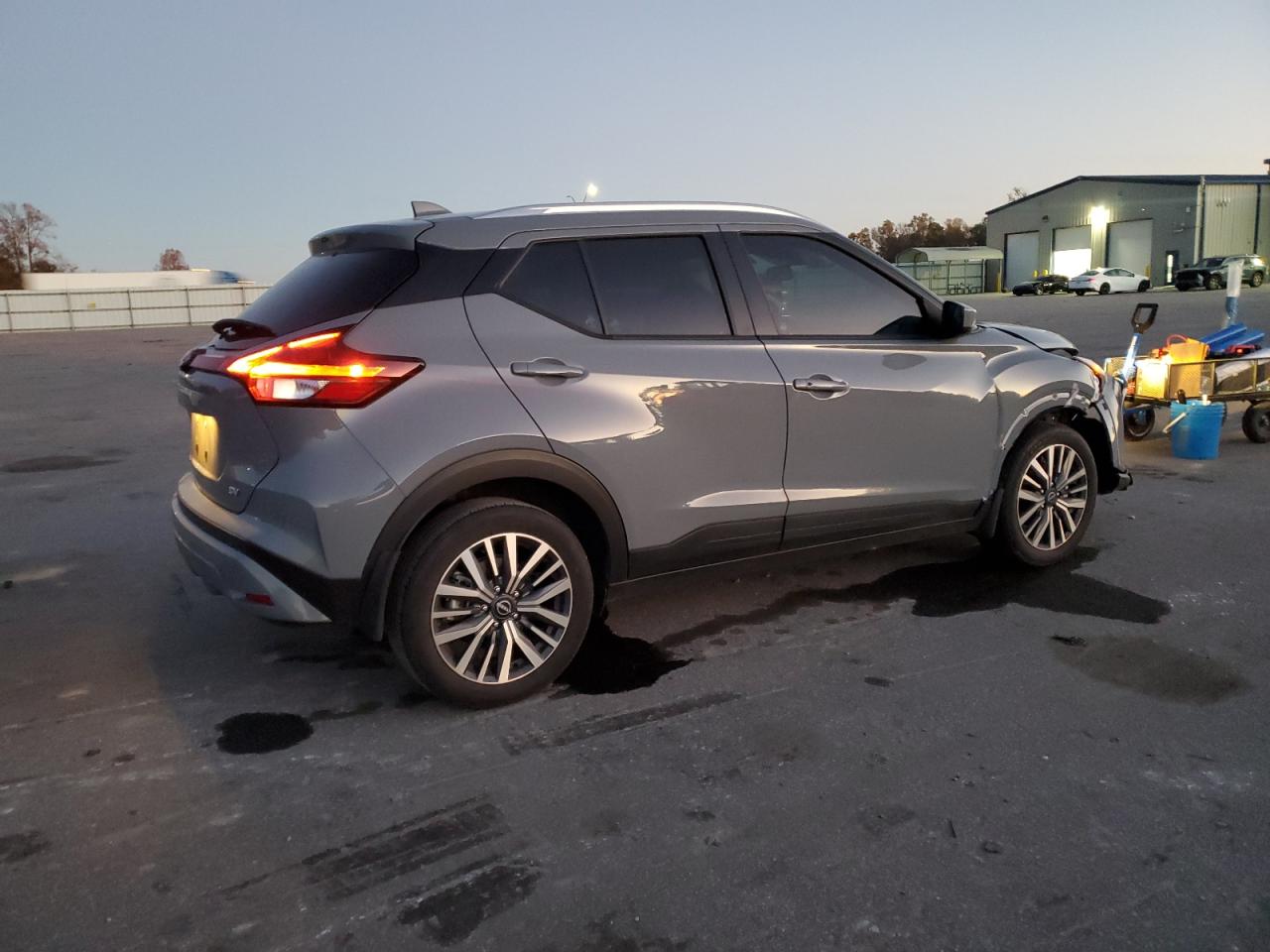 NISSAN KICKS SV