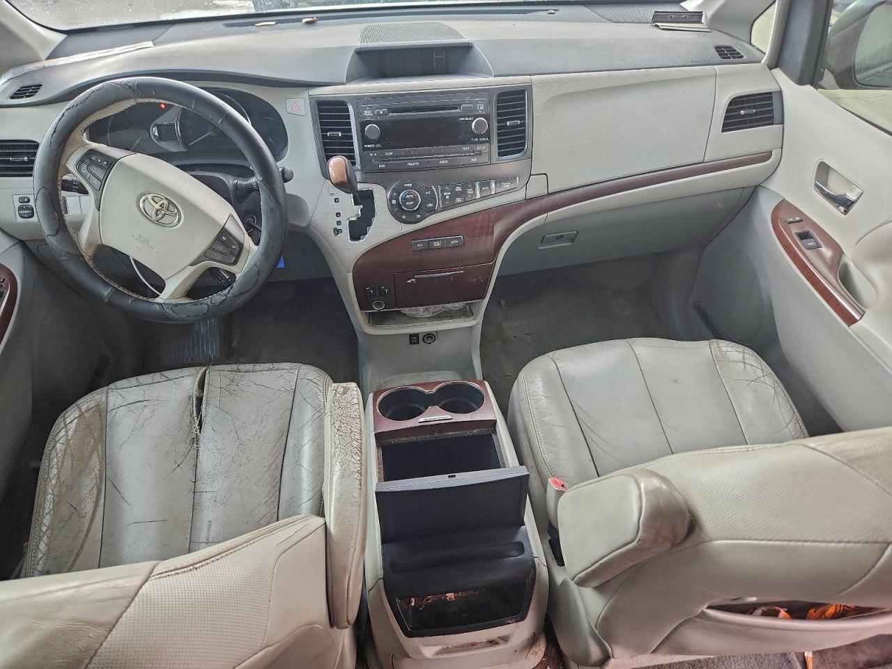 TOYOTA SIENNA XLE