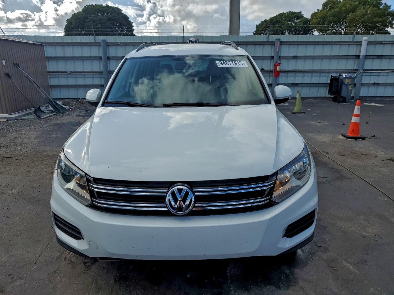 VOLKSWAGEN TIGUAN S