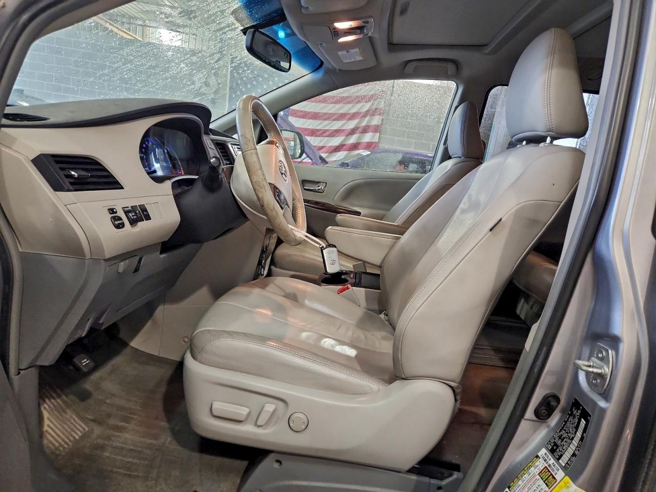 TOYOTA SIENNA XLE