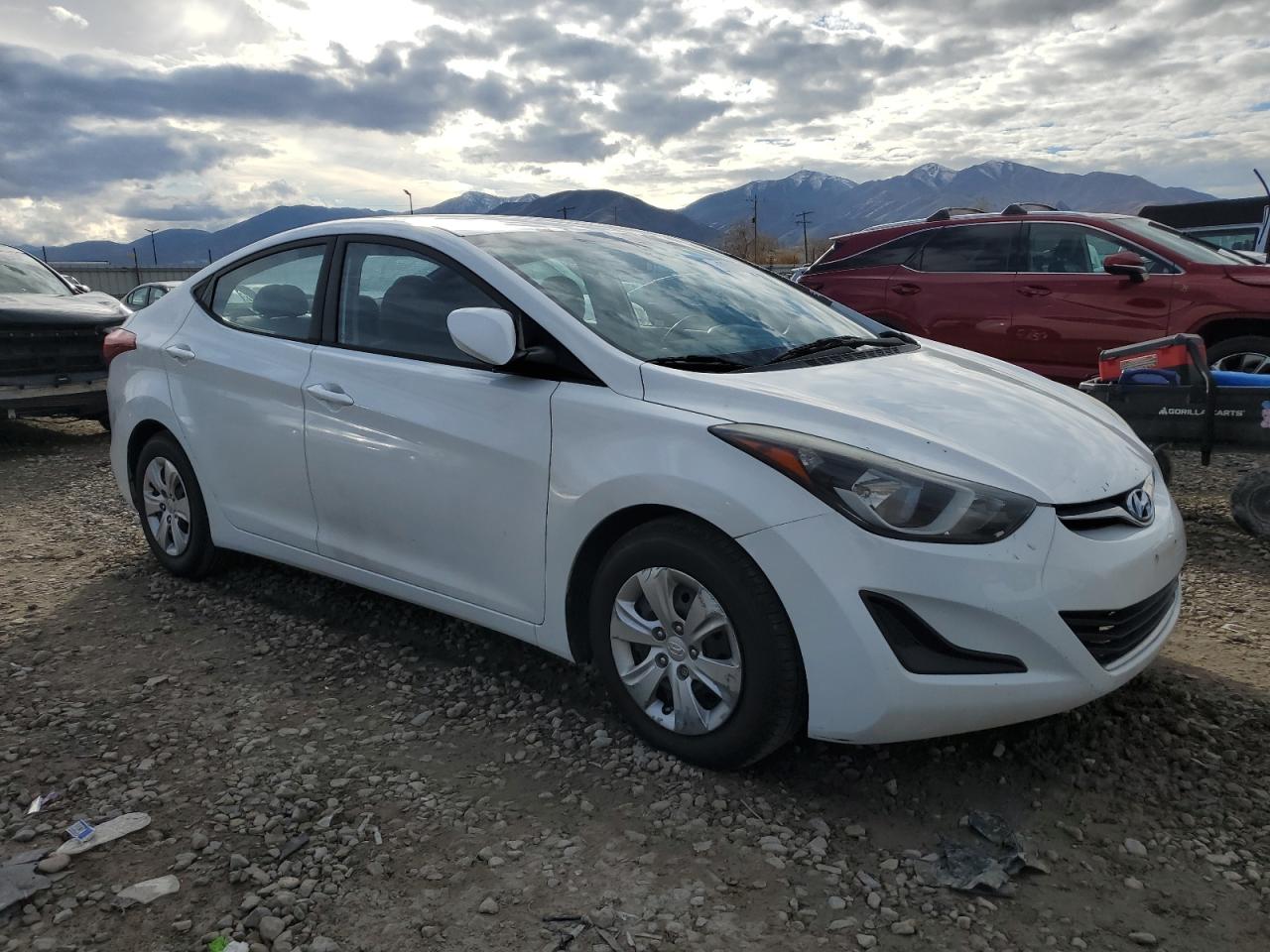 HYUNDAI ELANTRA SE