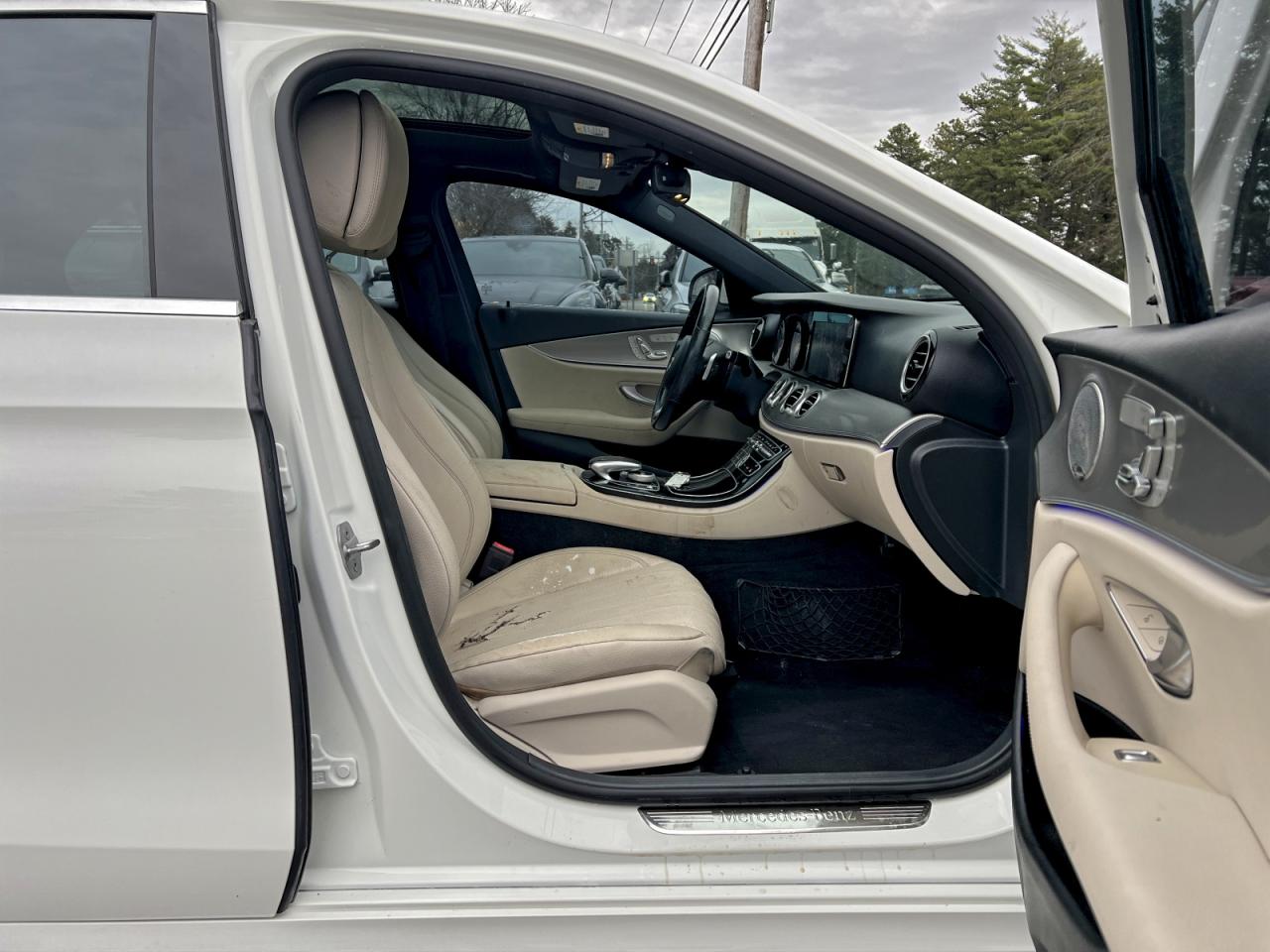 MERCEDES-BENZ E-CLASS 300