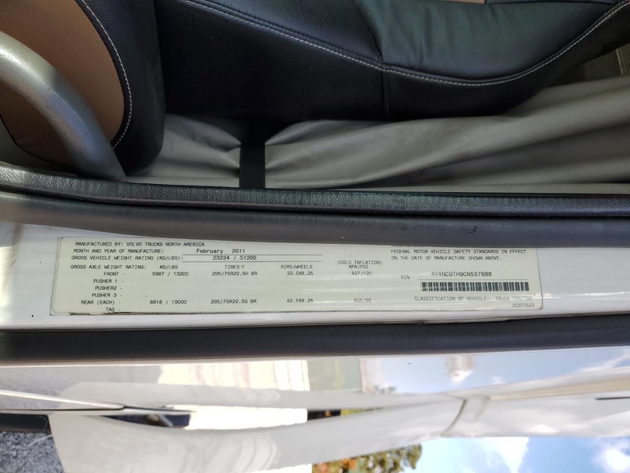 Lot #3282402262 2012 VOLVO VN VNL