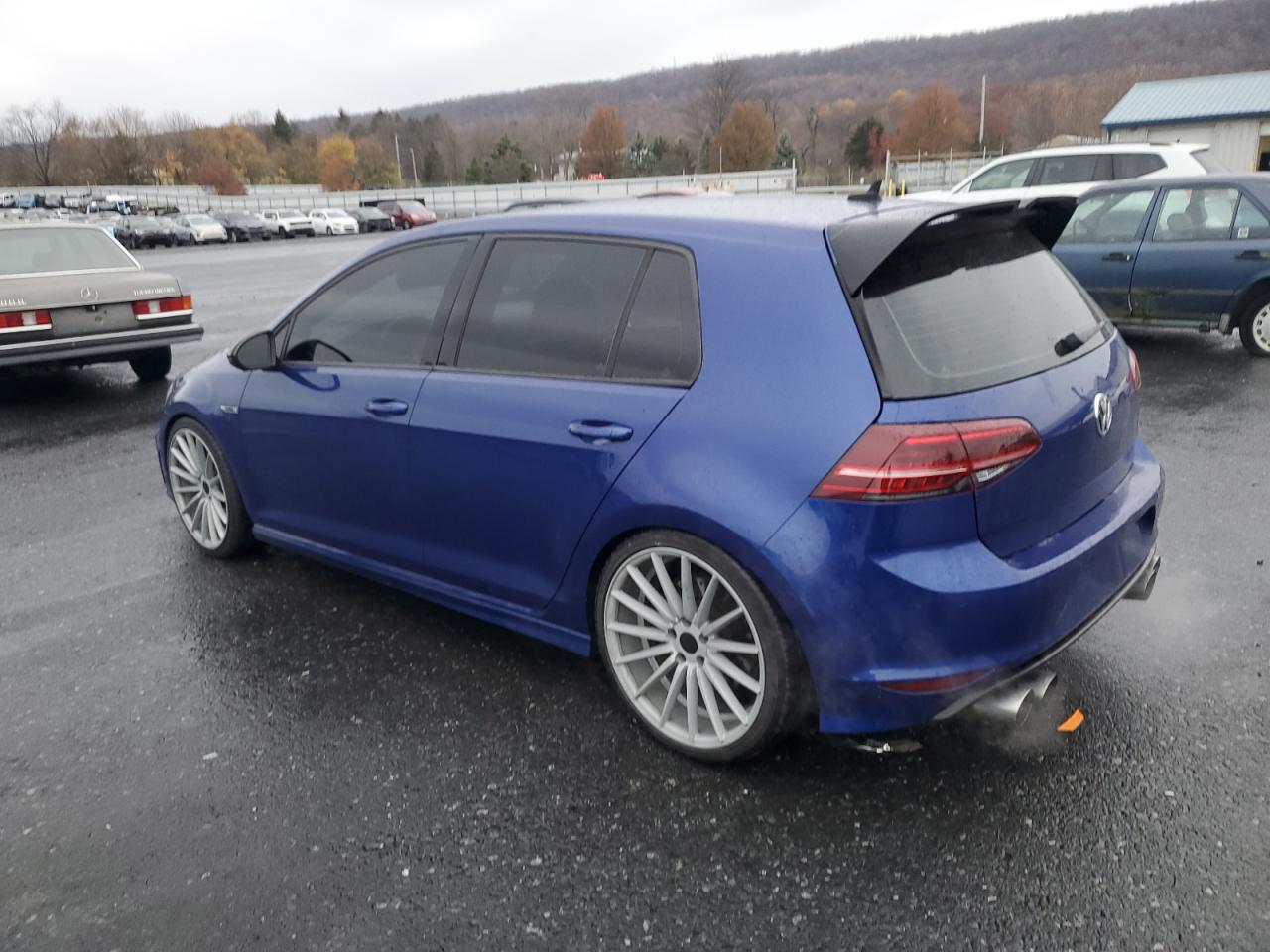 VOLKSWAGEN GOLF R