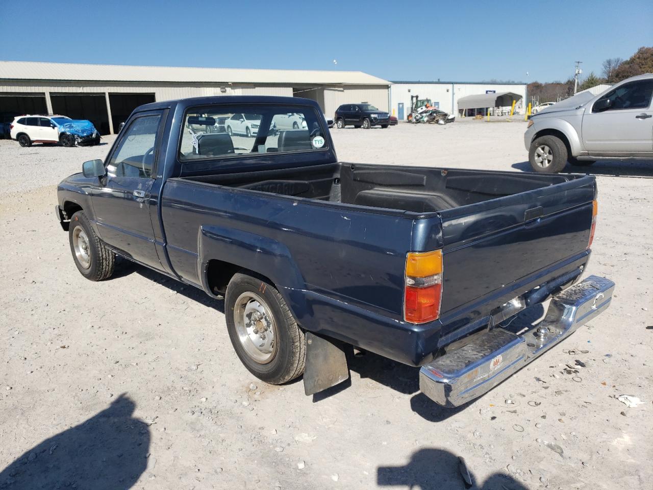 Lot #3308444278 1988 TOYOTA PICKUP 1/2