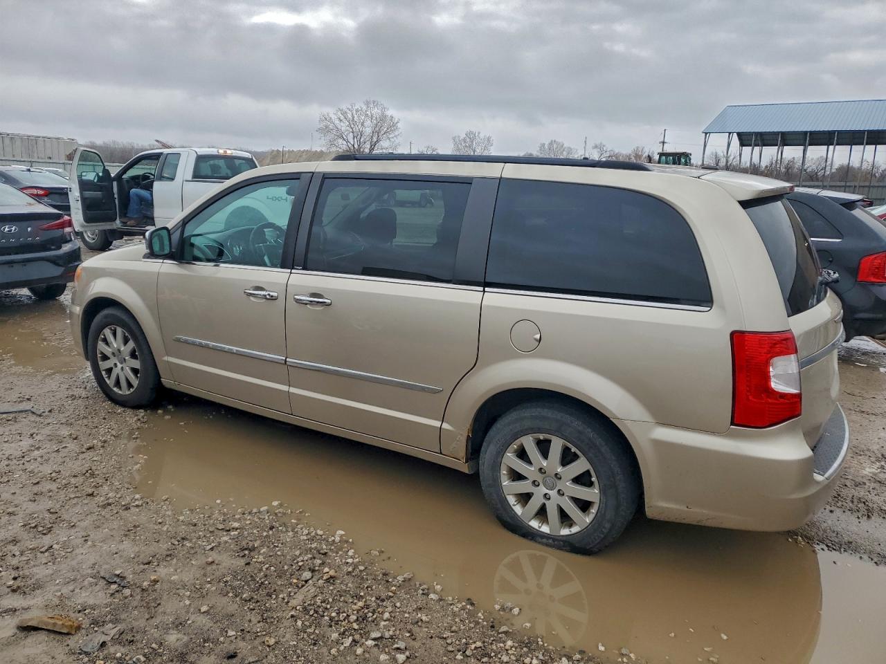 CHRYSLER TOWN & COUNTRY TOURING L