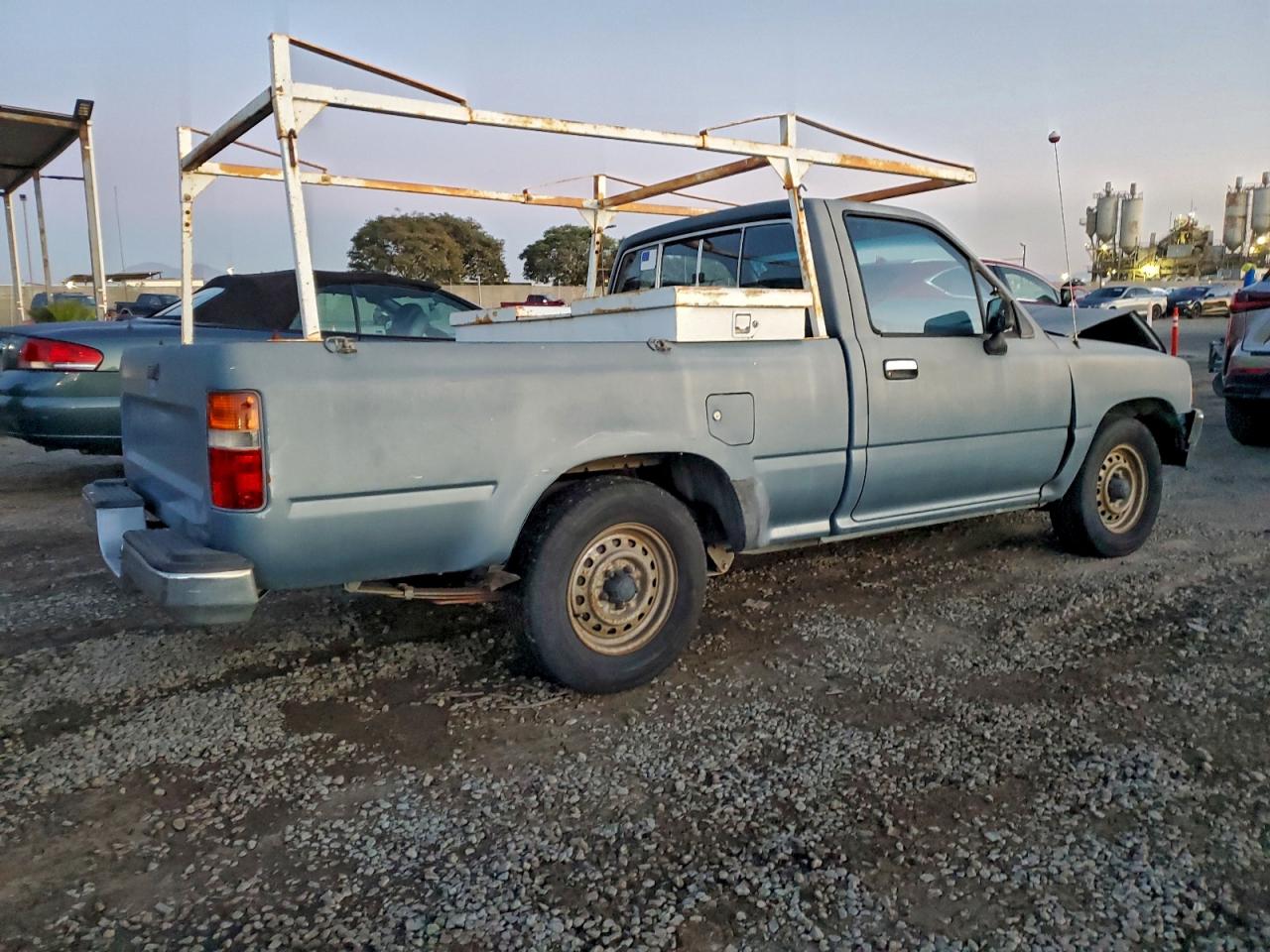 Lot #3304069499 1989 TOYOTA PICKUP 1/2