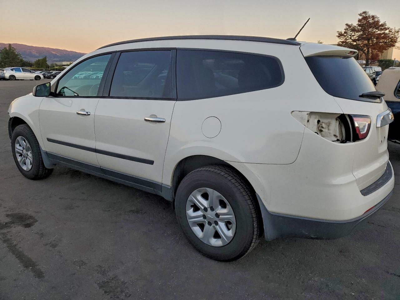 CHEVROLET TRAVERSE LS