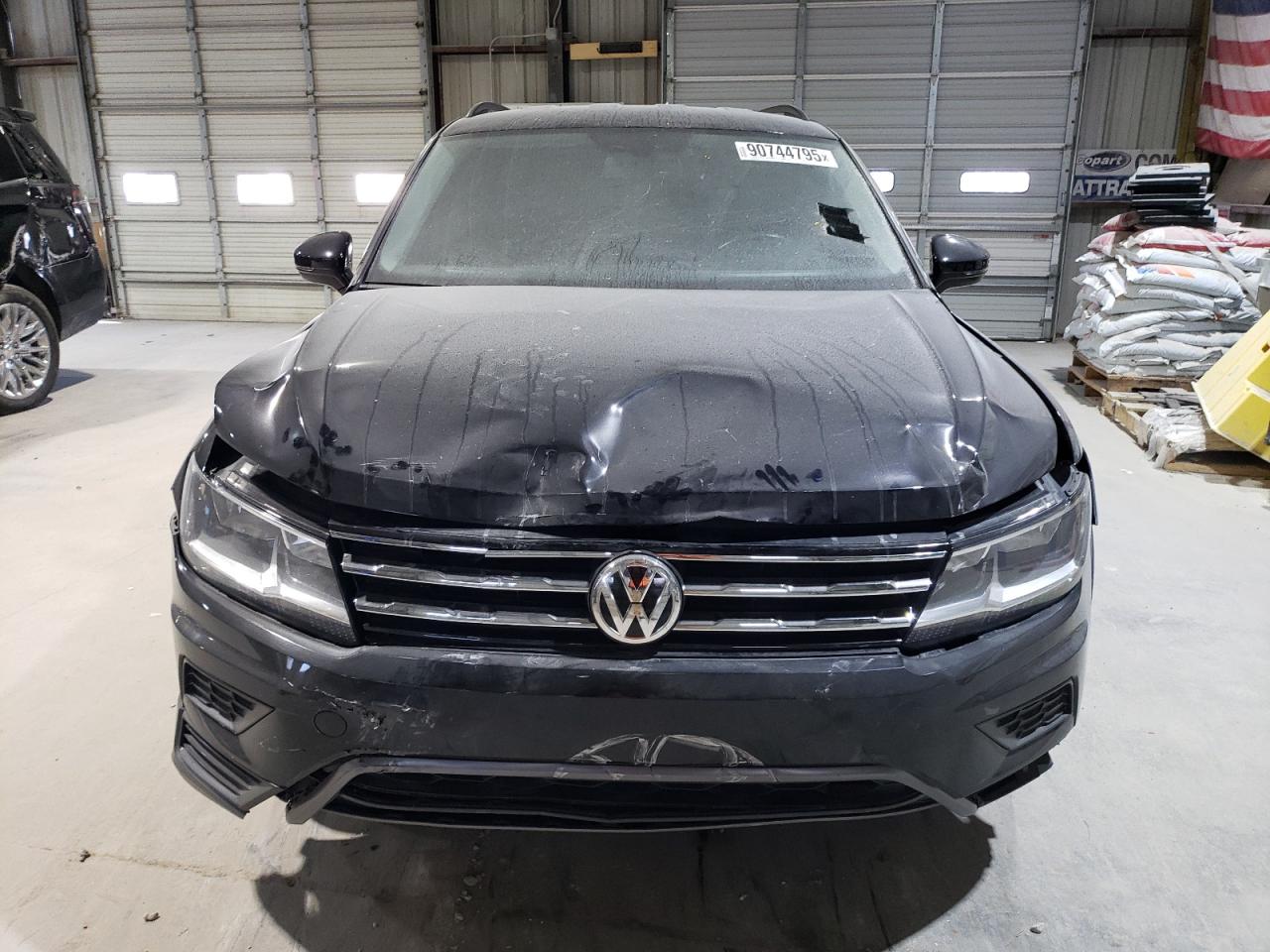 VOLKSWAGEN TIGUAN SE