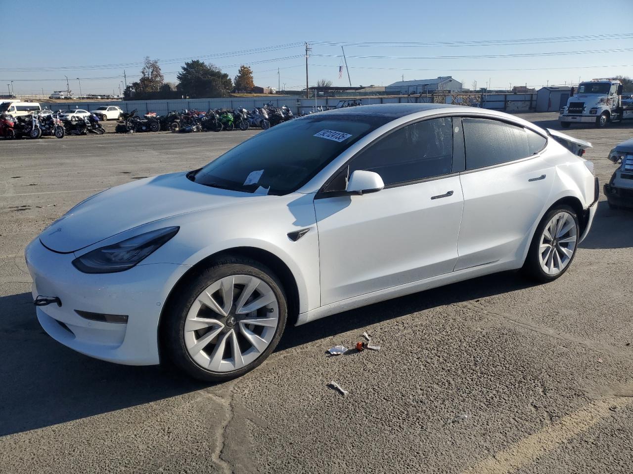 TESLA MODEL 3