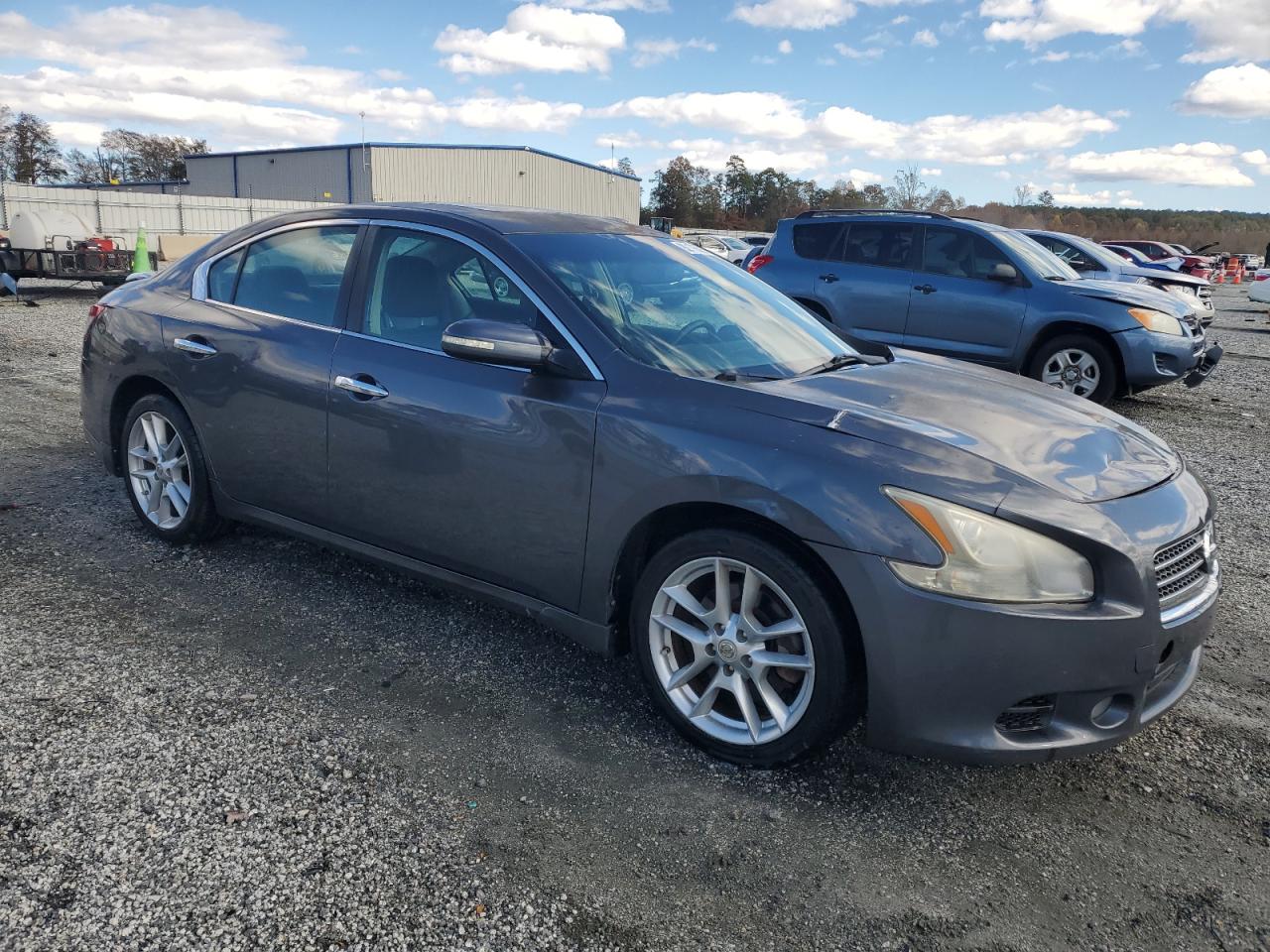 NISSAN MAXIMA S