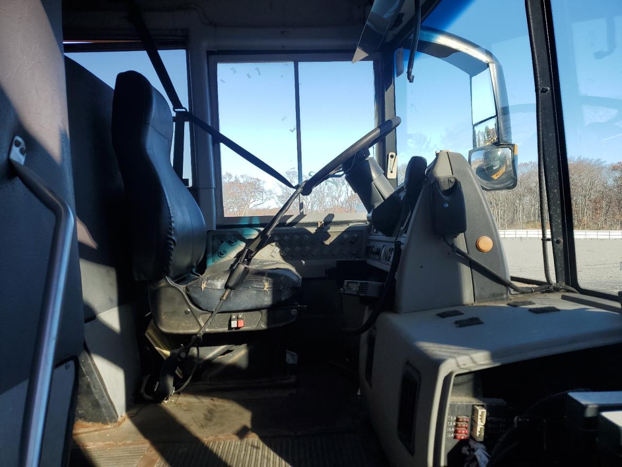 Lot #3292426568 2012 THOMAS SAF-T-LINER HDX