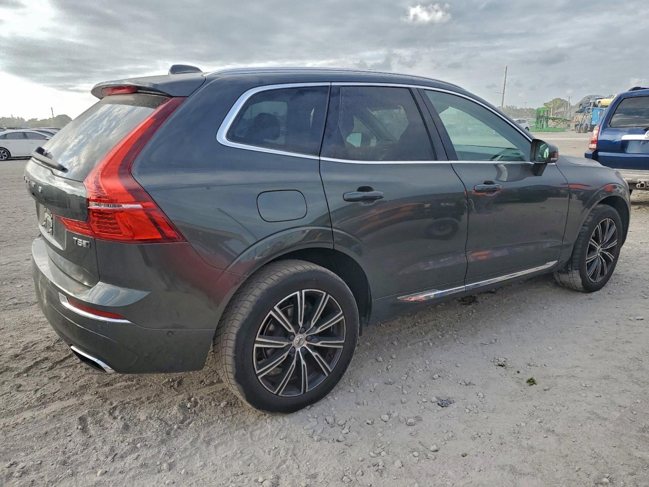 VOLVO XC60 T5 INSCRIPTION