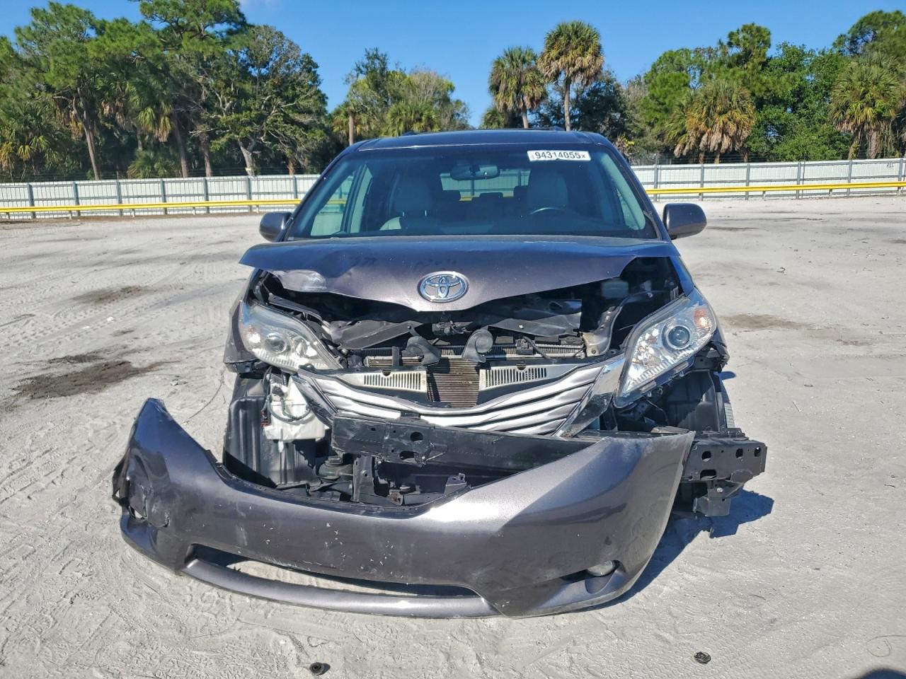 Lot #3301793382 2015 TOYOTA SIENNA XLE