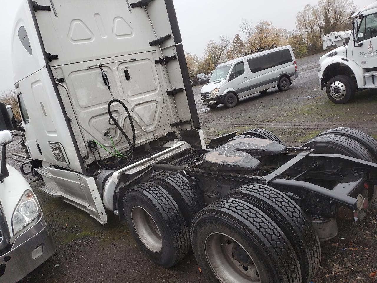 Lot #3290443780 2020 FREIGHTLINER CASCADIA 1