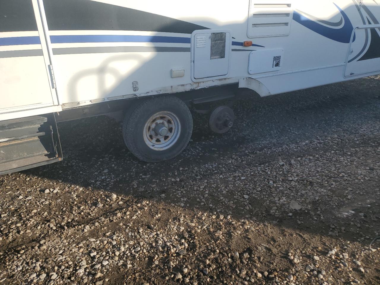 Lot #3287629061 2005 COLO TRAVEL TRA