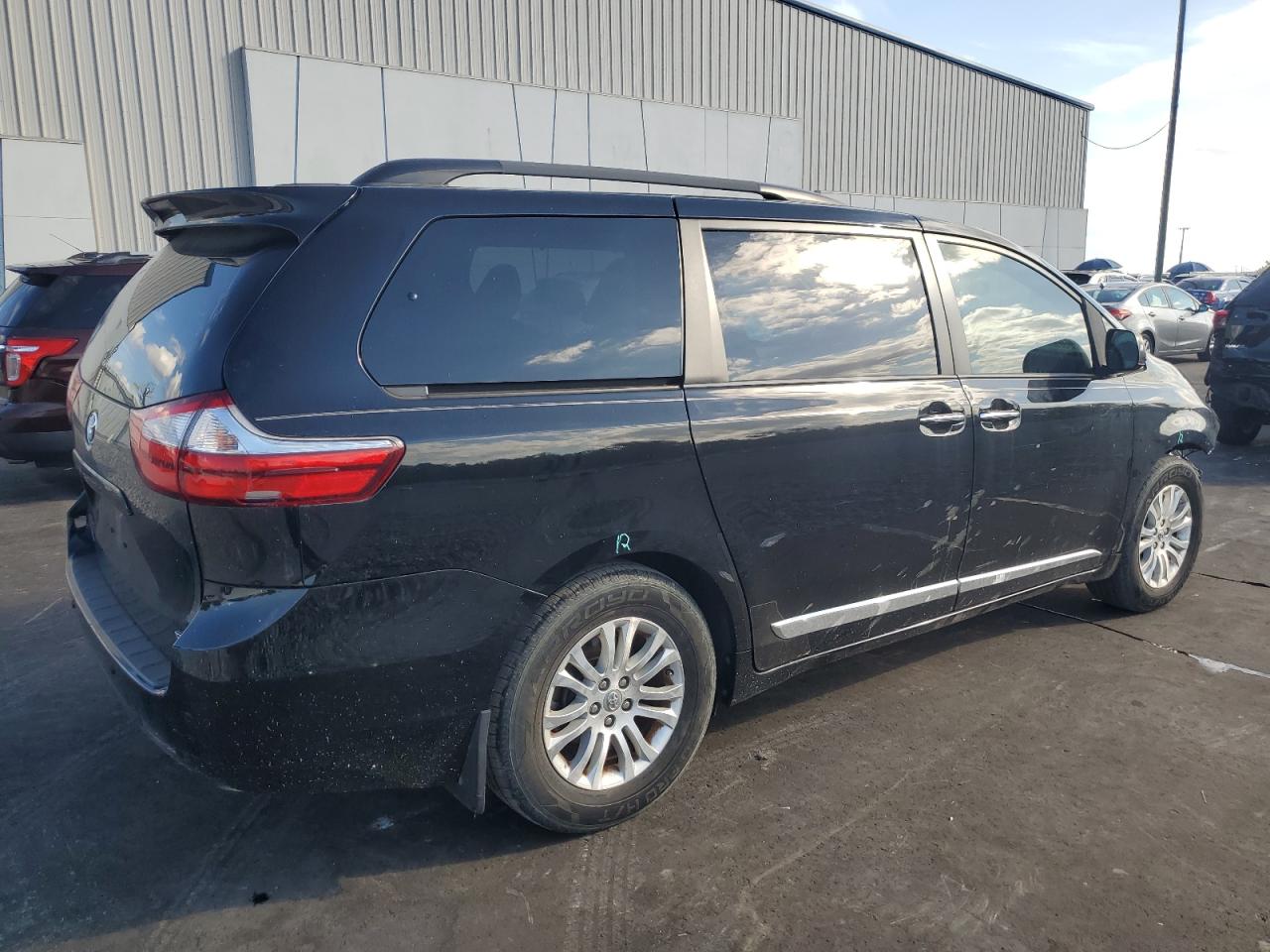 TOYOTA SIENNA XLE