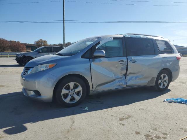 TOYOTA SIENNA LE