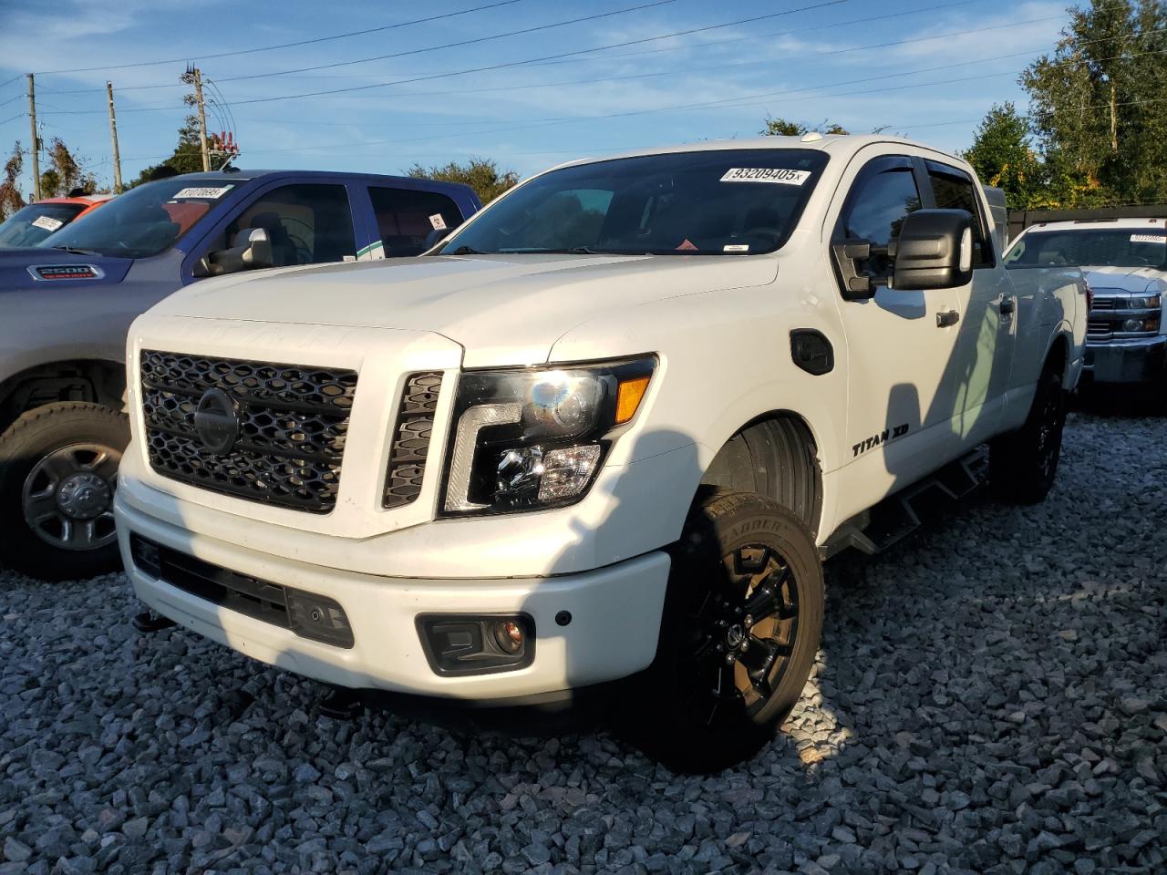 NISSAN TITAN SL